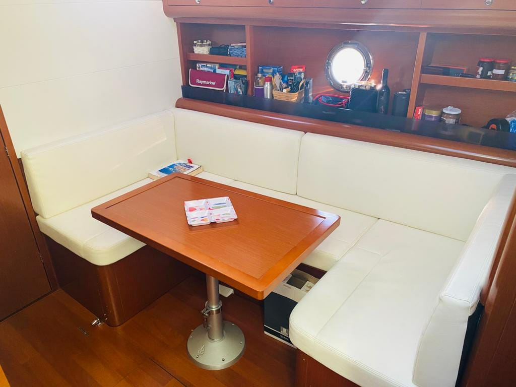 BENETEAU MONTECARLO 42 HT