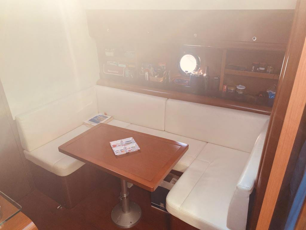 BENETEAU MONTECARLO 42 HT