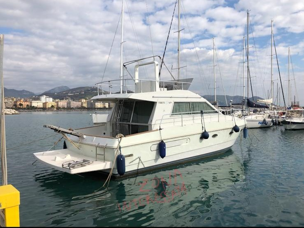 FERRETTI 36 FLY