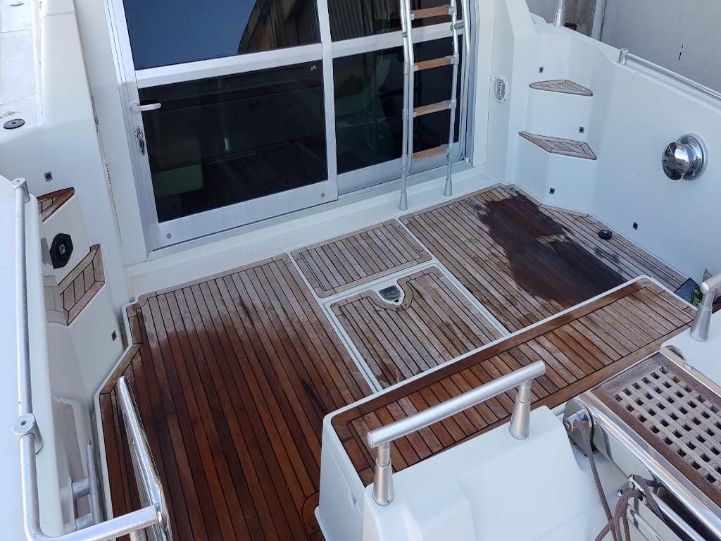FERRETTI 42 FLY