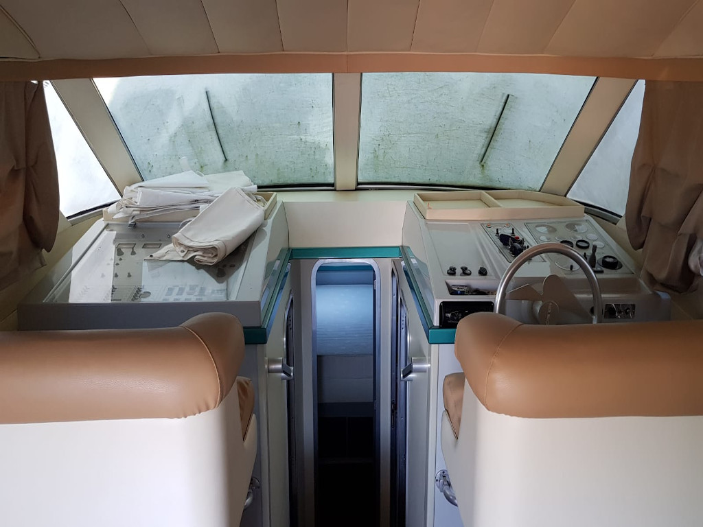 FERRETTI 42 FLY