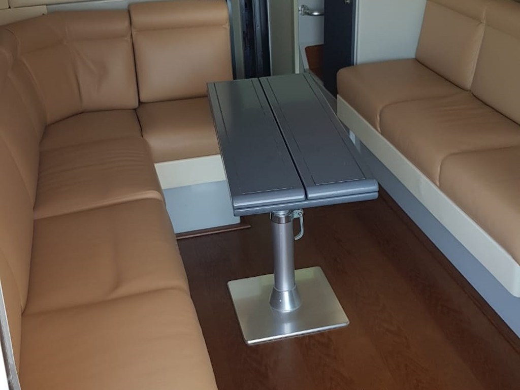 FERRETTI 42 FLY
